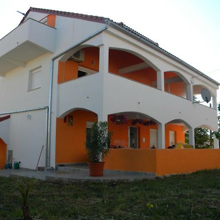 Apartmani Livk Debeljak エクステリア 写真