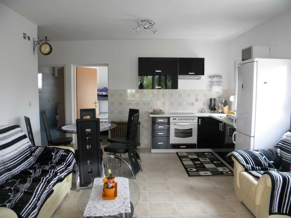 Apartmani Livk Debeljak エクステリア 写真
